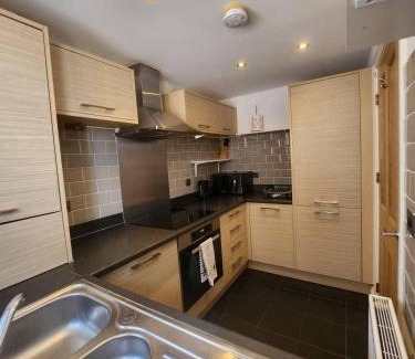 West Thurrock Casa | 4 Bed House - Sleeps 8 - Wifi - Parking