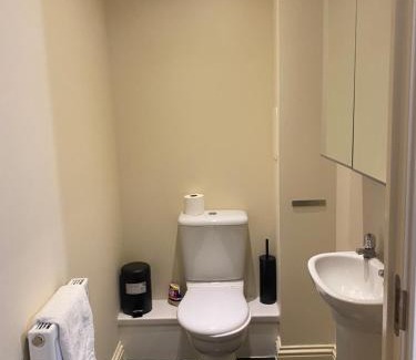 West Thurrock Casa | 4 Bed House - Sleeps 8 - Wifi - Parking
