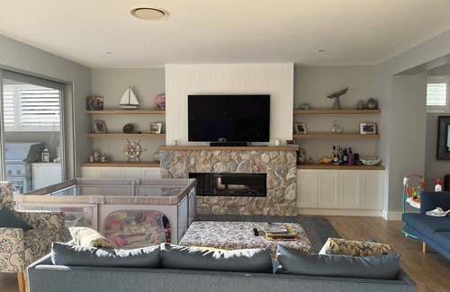 Wamberal Casa | 4 bed house with a pool, sauna, jacuzzi, pool & cinema room,2 min from the beach