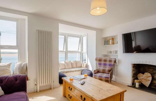 Aberdovey Casa | 4 Bed in Aberdovey 87520
