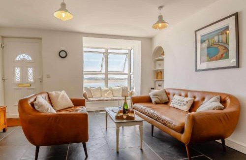 Aberdovey Casa | 4 Bed in Aberdovey 87520