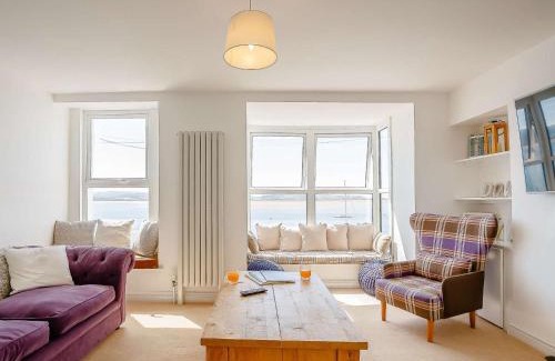 Aberdovey Casa | 4 Bed in Aberdovey 87520