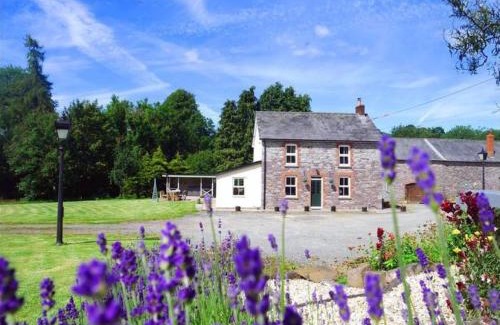 Defynnog Casa | 4 Bed in Brecon BN151
