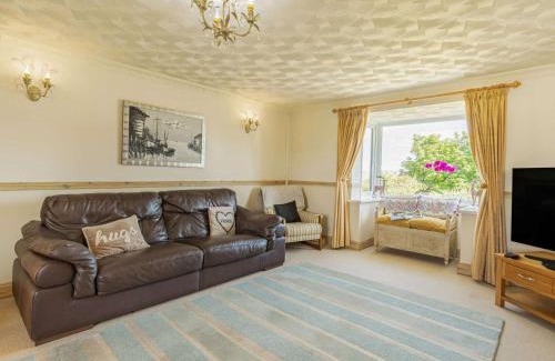 St Ishmaels Casa | 4 Bed in Broad Haven 88331