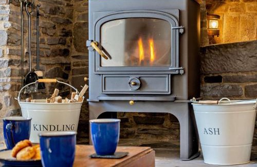 Bwlch Casa | 4 Bed in Bwlch 90596