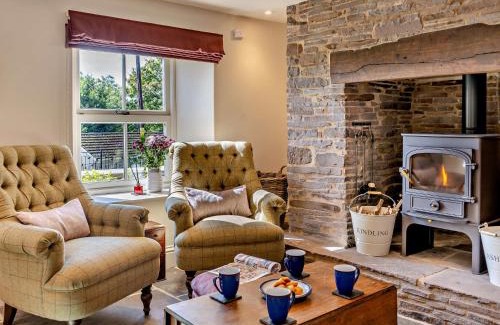 Bwlch Casa | 4 Bed in Bwlch 90596