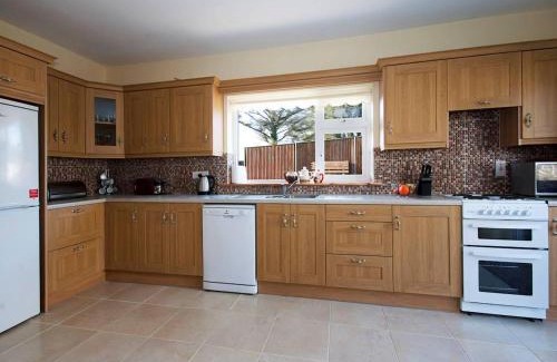 Carrigaholt Casa | 4 Bed in Carrigaholt oc-ii15582