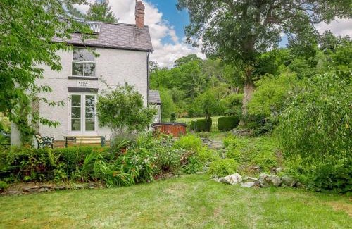 Corwen Casa | 4 Bed in Corwen 88868