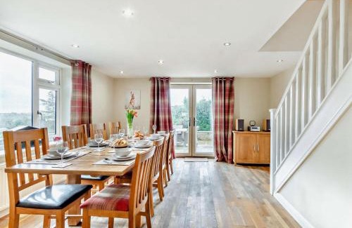 Crich Casa | 4 Bed in Crich 93830