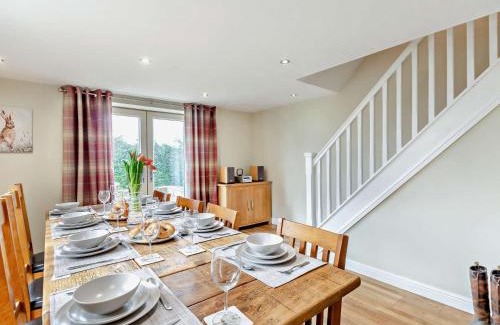 Crich Casa | 4 Bed in Crich 93830