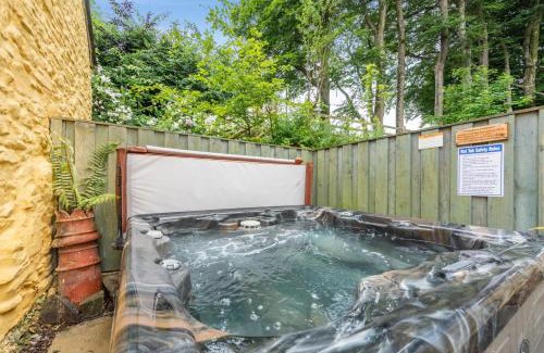 Llanfihangel-Ystrad Casa | 4 Bed in Dihewyd oc-b32349