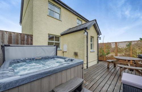 Llanfihangel-Ystrad Casa | 4 Bed in Dihewyd oc-f32351