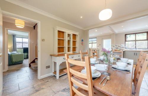 Llanfihangel-Ystrad Casa | 4 Bed in Dihewyd oc-f32351