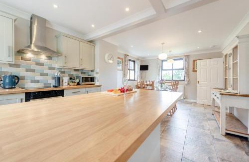 Llanfihangel-Ystrad Casa | 4 Bed in Dihewyd oc-f32351