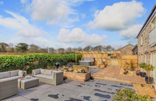 Redruth Casa | 4 Bed in Falmouth 85825