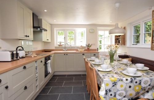West Compton Casa | 4 Bed in Litton Cheney 75851