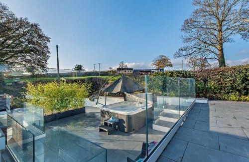 Llandovery Casa | 4 Bed in Llandovery 90307