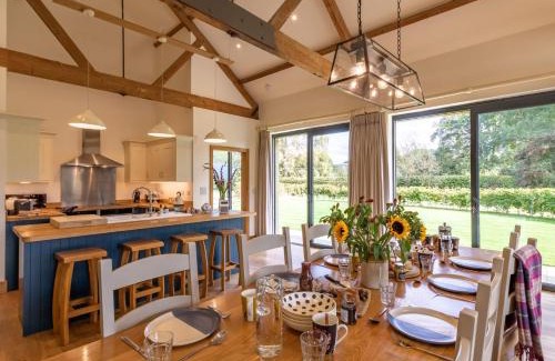 Shaftesbury Casa | 4 Bed in Melbury Abbas 48814