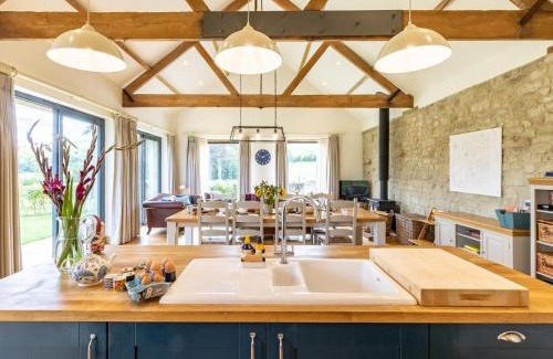 Shaftesbury Casa | 4 Bed in Melbury Abbas 48814