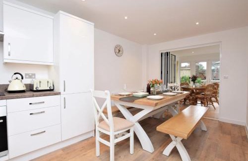 Westward Ho Casa | 4 Bed in Northam 53701