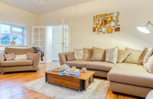 Bideford Casa | 4 Bed in Parkham 76452