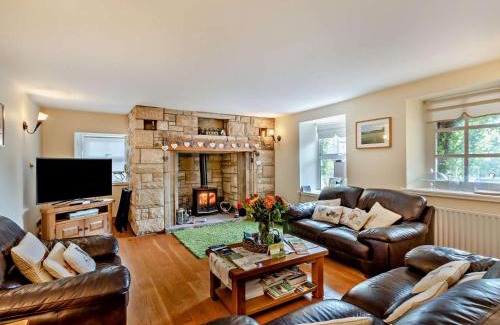 Rothbury Casa | 4 Bed in Rothbury CN180