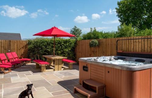 Cwm-twrch Isaf Casa | 4 Bed in Ystradgynlais BN343