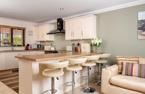 Cwm-twrch Isaf Casa | 4 Bed in Ystradgynlais BN343