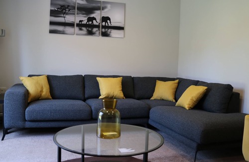 Newport Pagnell Casa | 4 Bed Luxury Home in Broughton, Milton Keynes by Goshen Properties. Family Home!