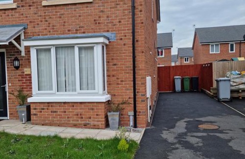 Crewe Casa | 4 bed new build with double sofa bed as 4th bed