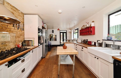 Newham Casa | 4 bed restored Victorian house, overlooking Epping Forest & 15 mins to Bond St.