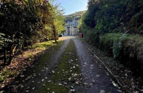 Bolton Casa | 4 Bed Retreat-Sleeps 7-Parking-Garden-Lake Views