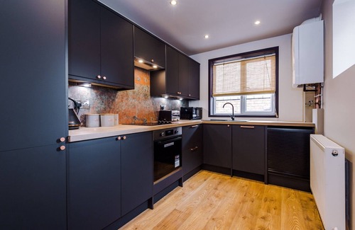 Old Trafford Casa | 4 Bed Urban Home in Manchester