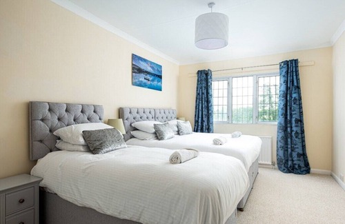 Stanton Drew Casa | 4 bed with Hot tub, games room.