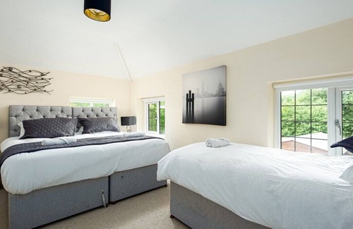 Stanton Drew Casa | 4 bed with Hot tub, games room.