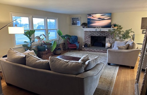 Cayuga Heights Casa | 4 bedroom 1 1/2 bath house directly on the Cornell bus line for graduation rent