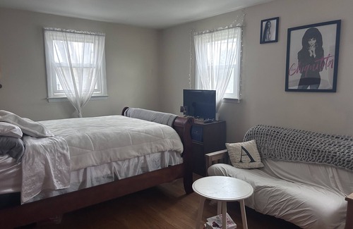 Cayuga Heights Casa | 4 bedroom 1 1/2 bath house directly on the Cornell bus line for graduation rent