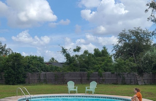 Orange Park Casa | 4 bedroom, 1 acre, pool, 4 min to hospital & medical