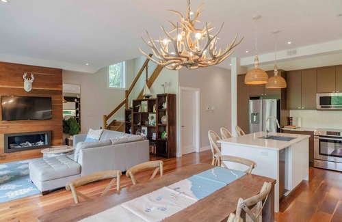 South Bruce Peninsula Casa | 4 bedroom, 2.5 bath! River front luxury on The Sauble River close to The Beach!