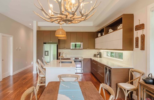South Bruce Peninsula Casa | 4 bedroom, 2.5 bath! River front luxury on The Sauble River close to The Beach!