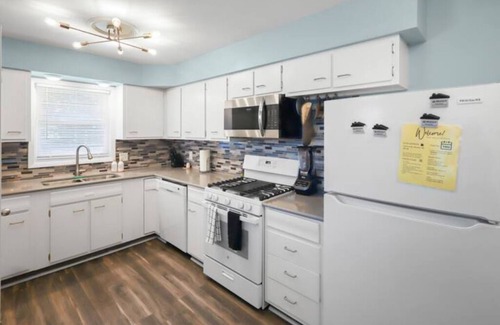 North Central Omaha Casa | 4 Bedroom, 2 Bath, Duplex, 4’ Fence, EV-Charger