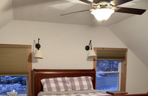 North Troy Casa | 4 habitaciones, 2 baños, gran sótano terminado 2. 4 millas a Jay Peak Resort!