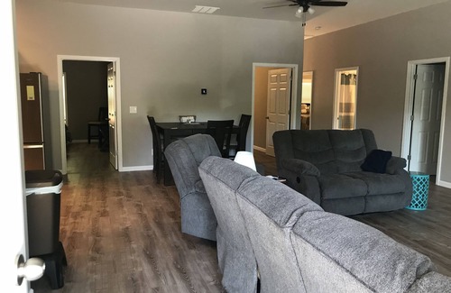 Hardin Casa | Nueva casa de 4 dormitorios lista para grupos de pesca o escapadas multifamiliares.