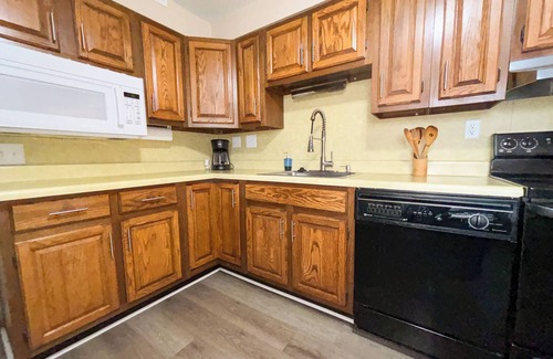 Anchor Bay Harbor Apartamento | 4 Bedroom, 2 Bath, Sleeps 12, Boat Well, Close to boat launch and Selfridge ANG