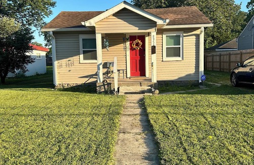 Lawrence Casa | 4-bedroom, 2-bathroom family home, easy access to food, shopping, fun!