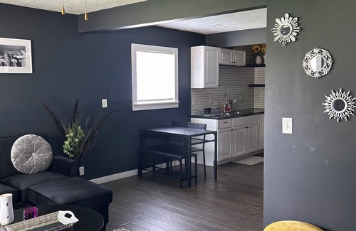 Lawrence Casa | 4-bedroom, 2-bathroom family home, easy access to food, shopping, fun!