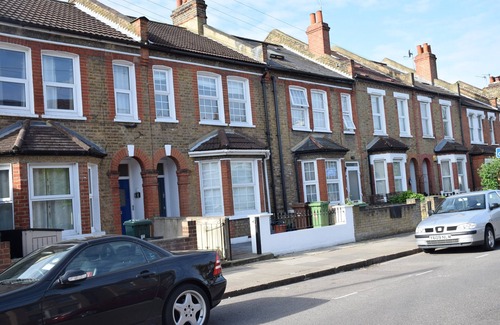 Lavender Fields Apartamento | 4 Bedroom\ 2 Bathroom Apartment - 5 mins to tube station