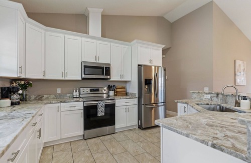Ocala Casa | 4-bedroom 2-bathroom charming house in Ocala with AC, WiFi. Enjoy your stay