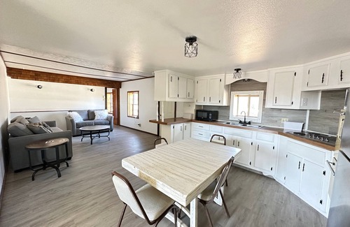 Rutheron Casa | 4 Bedroom, 3 Bath Duplex - 6 Beds