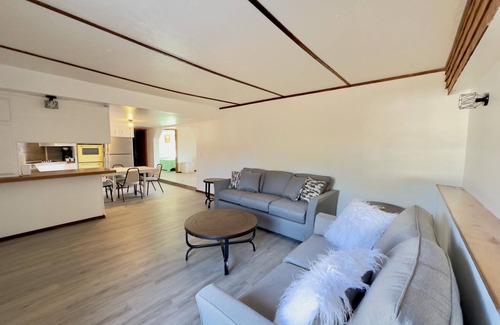 Rutheron Casa | 4 Bedroom, 3 Bath Duplex - 6 Beds